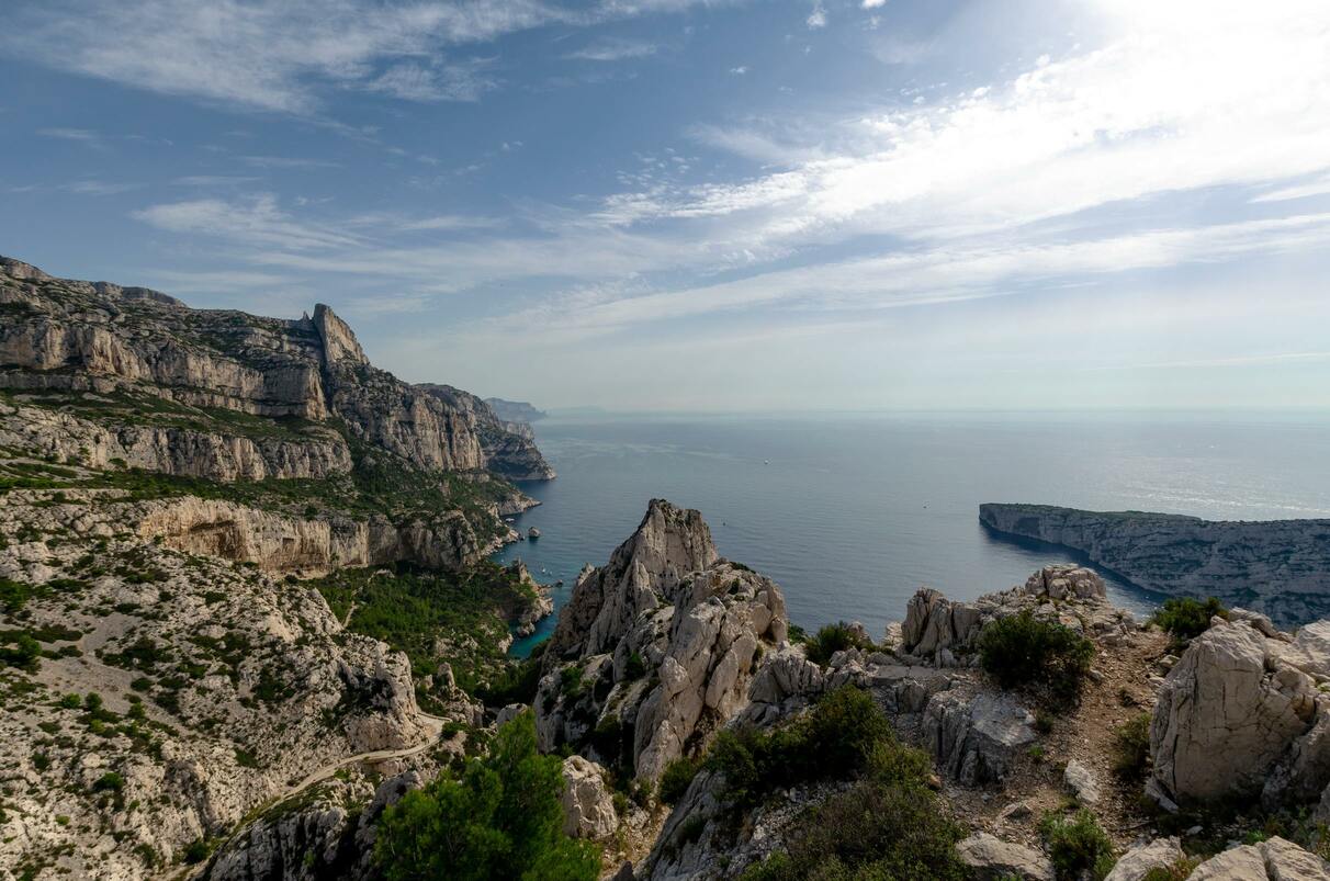 Vue ensoleillée sur les Calanques